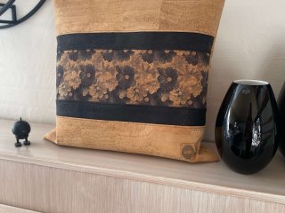 Puder i korkstof fra EikiDesign