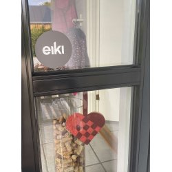 Eiki flettet julehjerte i kork, rd/mrkerd