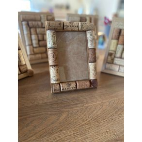 Retro genbrugsramme smykket med korkpropper