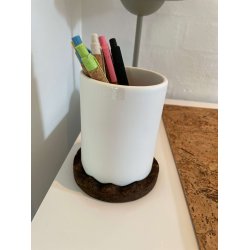 Blyantholder i hvid keramik med bund af brndt kork