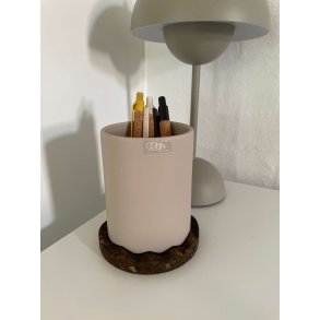 Blyantholder i lysbrun keramik med bund i brndt kork