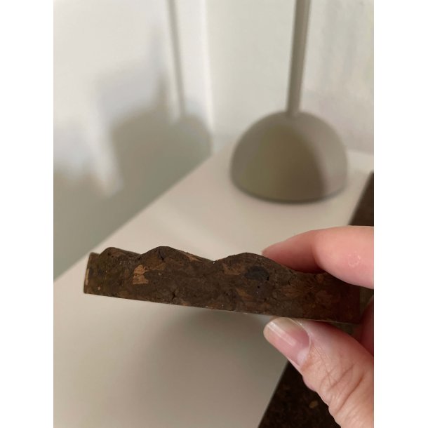 Blyantholder i lysbrun keramik med bund i brndt kork