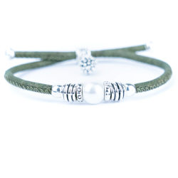 Armbnd i kakigrn med perle