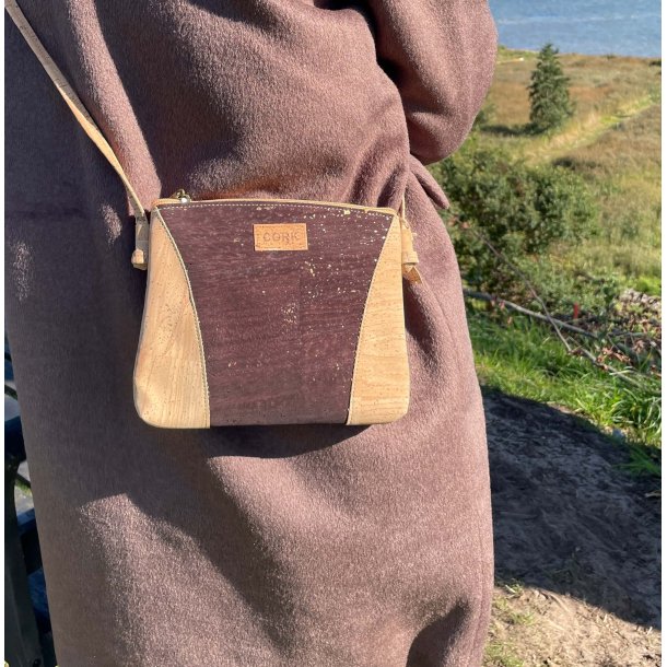 Lille taske i natur kork og m�rkebrunt kork