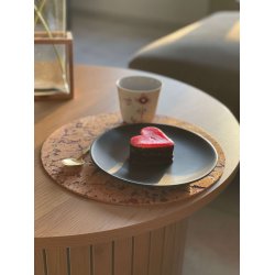 D�kkeserviet i naturkork med r�dt m�nster, rund 30 cm