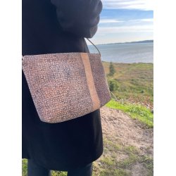 Lille taske i naturkork med firkantet mnster