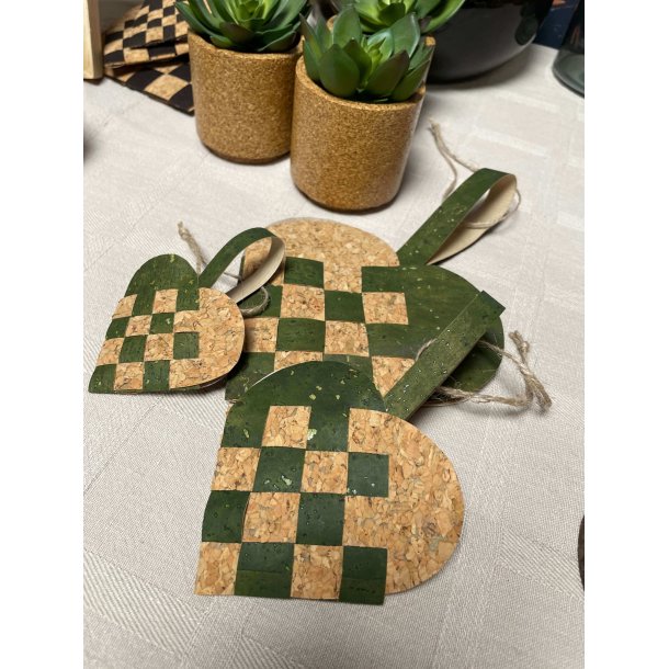 Eiki flettet julehjerte i kork, grn/natur