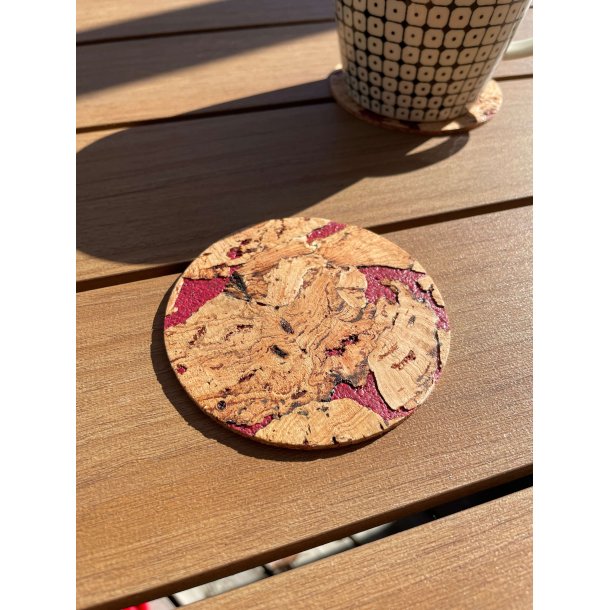 Glasbrikker i natur kork med r�dt m�nster, runde, 4 stk.