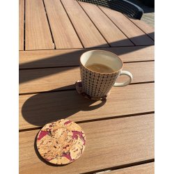 Glasbrikker i natur kork med r�dt m�nster, runde, 4 stk.