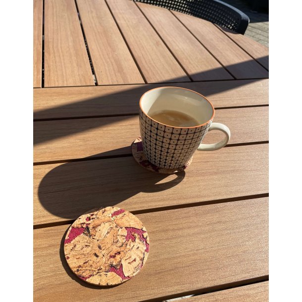 Glasbrikker i natur kork med r�dt m�nster, runde, 4 stk.