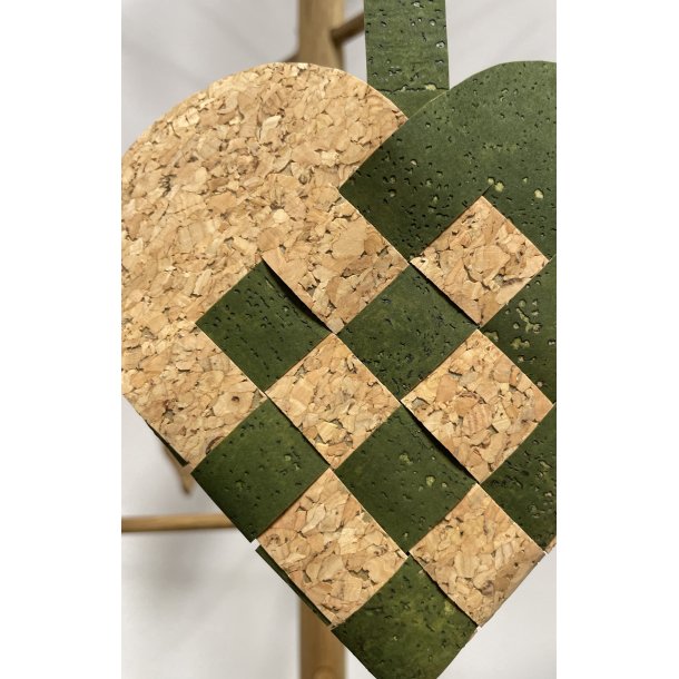 Eiki flettet julehjerte i kork, grn/natur