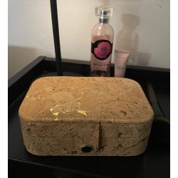 Smykkeskrin i kork med guldnister, aflang