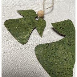 Eiki juleengel til ophng i kork, grn