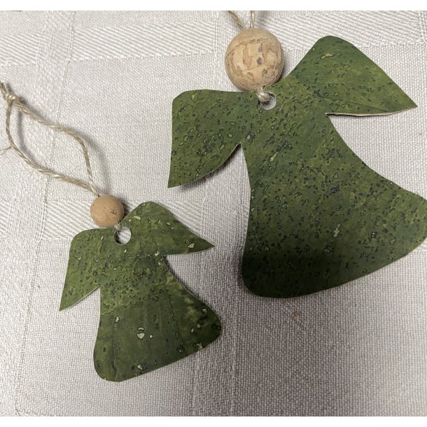 Eiki juleengel til ophng i kork, grn