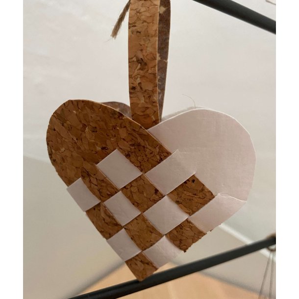 Eiki flettet julehjerte i kork, hvid/natur