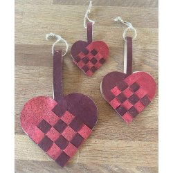 Eiki flettet julehjerte i kork, rd/mrkerd