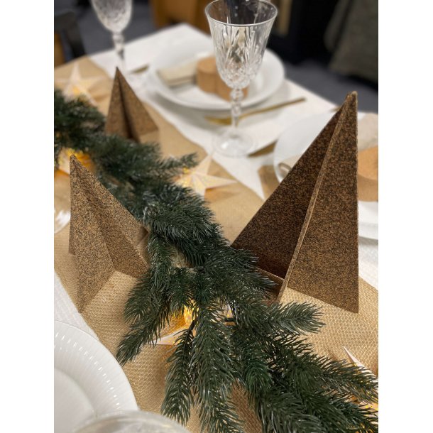 Juletr i restkork og genbrugsmaterialer