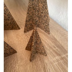 Juletr i restkork og genbrugsmaterialer