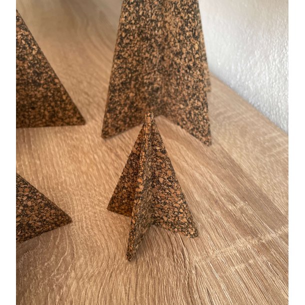 Juletr i restkork og genbrugsmaterialer