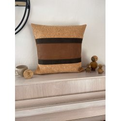 Eiki pude i kork, brune nuancer med 5 striber