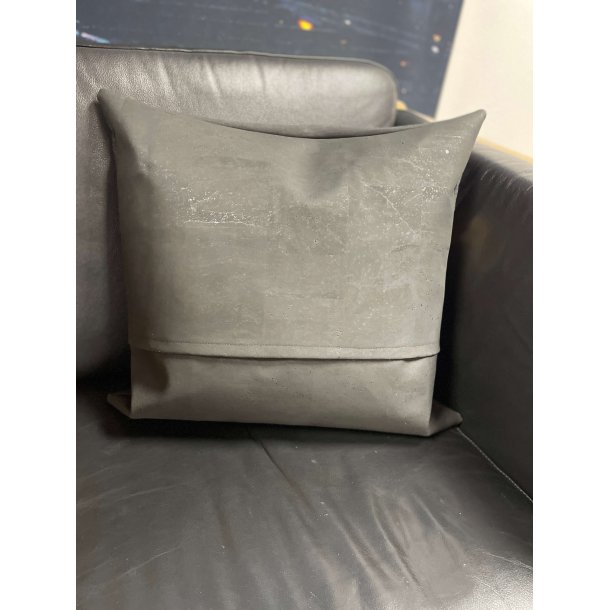 Eiki pude i korkl�der, natur og sorte nuancer med 5 striber, version 2