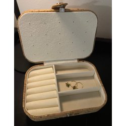 Smykkeskrin i kork med guldnister, aflang