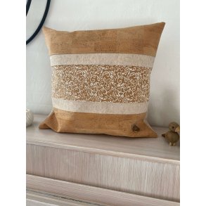 Eiki pude i kork, natur og hvide nuancer med 5 striber