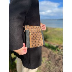 Lille skuldertaske i bl og natur med mnster