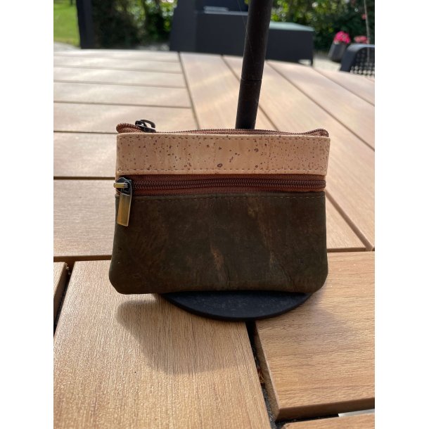 Mntpung i kork, natur og mrkegrn med brune lynlse 