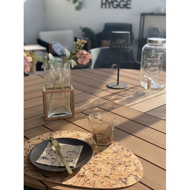 D�kkeserviet i naturfarve med gr�nt m�nster, oval