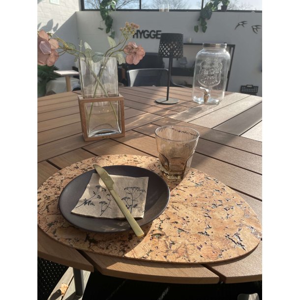 D�kkeserviet i naturfarve med gr�nt m�nster, oval