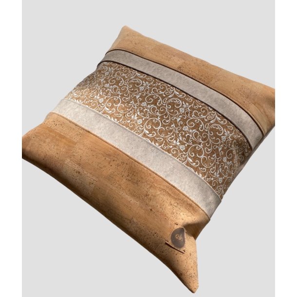 Eiki pude i kork, natur og hvide nuancer med 5 striber