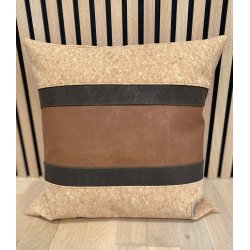 Eiki pude i kork, brune nuancer med 5 striber