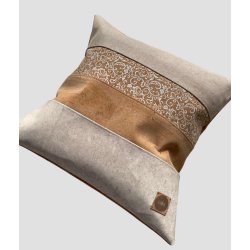 Eiki pude i kork, natur og hvide nuancer med 4 striber