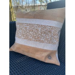 Eiki pude i kork, natur og hvide nuancer med 5 striber