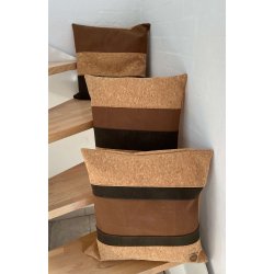 Eiki pude i kork, brune nuancer med 4 striber