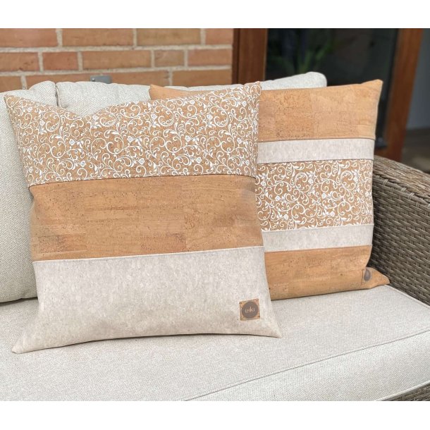 Eiki pude i kork, natur og hvide nuancer med 3 striber