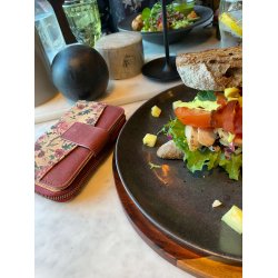 Pung i kork, mrkerd med blomstermnster