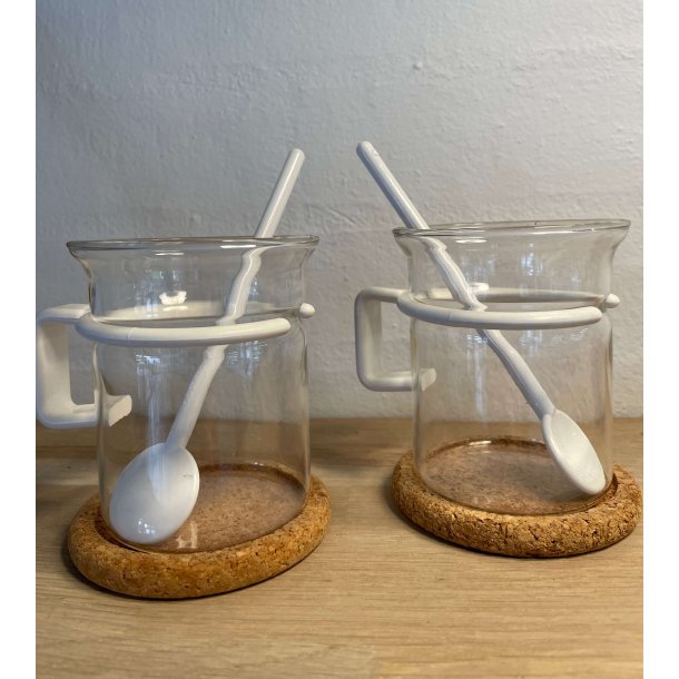 Retro Bodum glas med hvid hank, hvid ske og bordskner i kork, 2 stk., lille version
