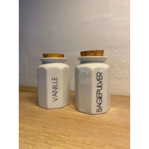 Retro krydderikrukker i hvide med korklg, 6-kantede, 2 stk.