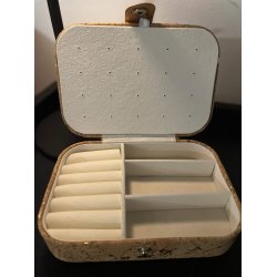 Smykkeskrin i kork med guldnister, aflang