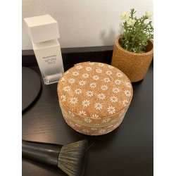 Smykkeskrin i kork med hvide blomster, rund