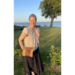 Lille skuldertaske i natur med blomsterm�nster