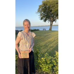 Lille taske i naturkork og med gr�nt blomsterm�nster