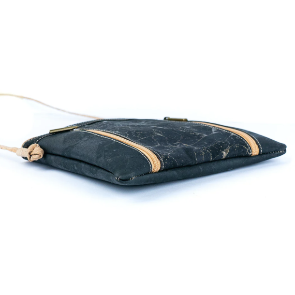 Lille skuldertaske i sort kork og guld-m�nster 