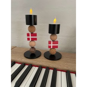 MyCandle lysestager med dannebrogsflag - model Marianne 