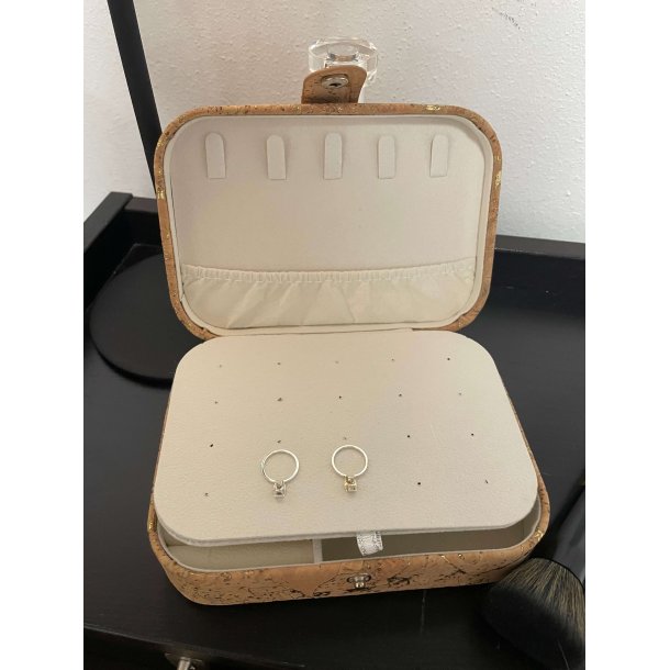 Smykkeskrin i kork med guldnister, aflang