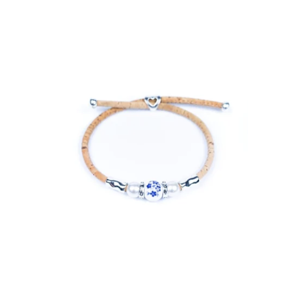 Armbnd i kork med bl blomsterperle i keramik