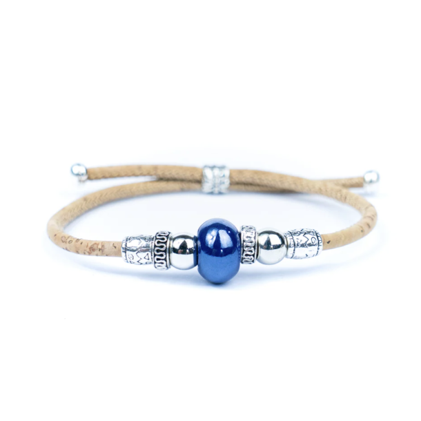 Armb�nd i kork med bl� perle