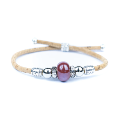 Armb�nd i kork med bordeaux perle